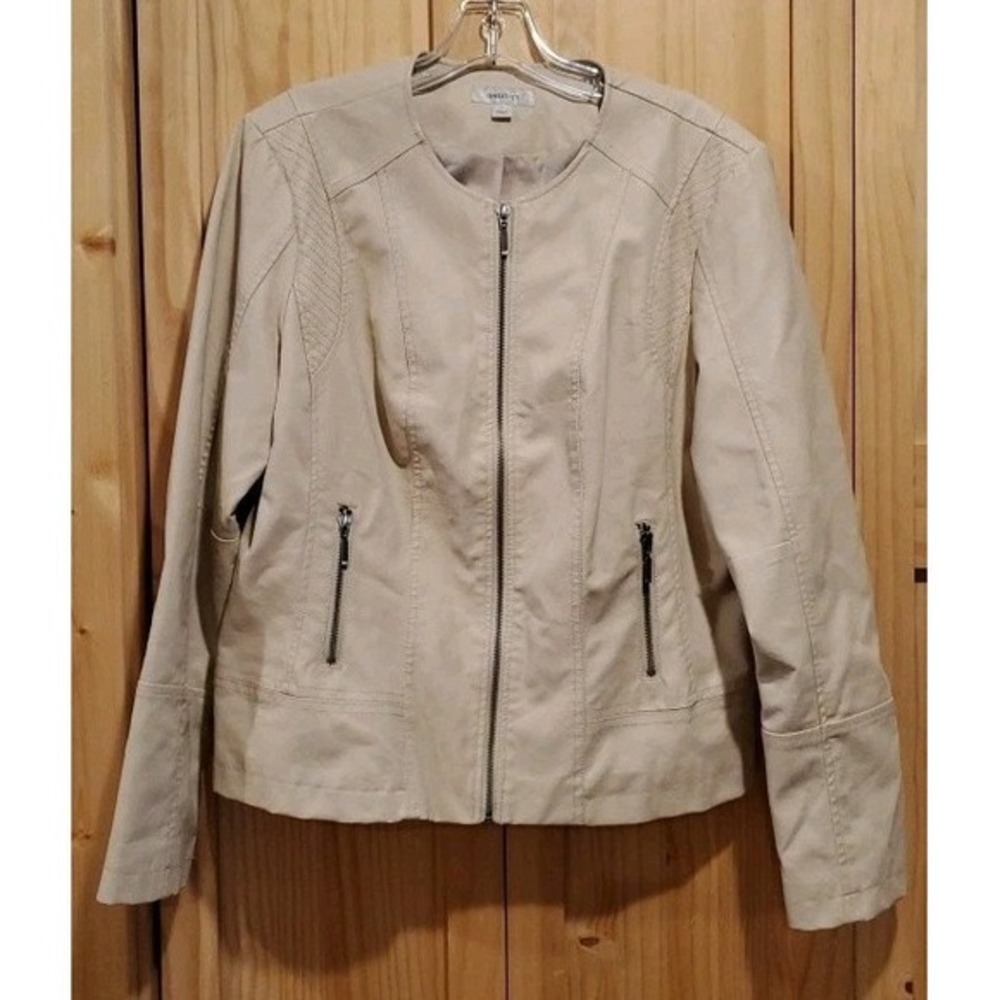 Stylish Cream Faux‎ Leather Moto Jacket. DressBarn Women's Large Full-Zip